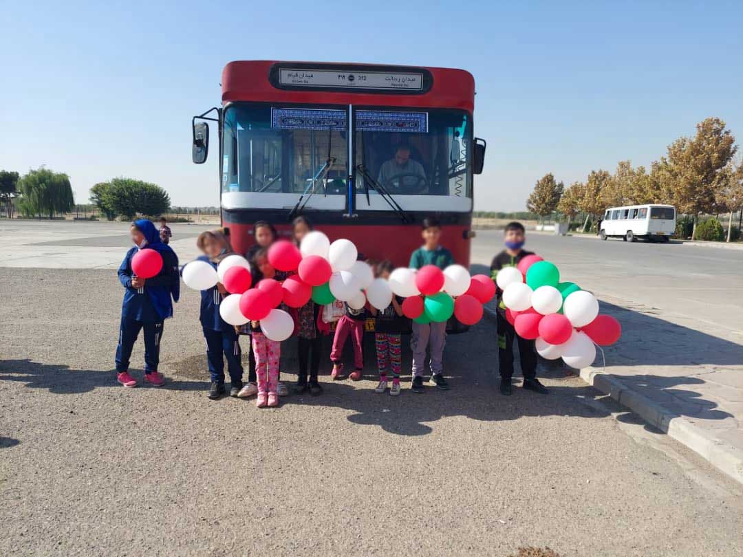 به همت مرکز پرتو مهرآفرین؛ جشن‌های هفته ملی کودک با حضور کودکان کار برگزار شد